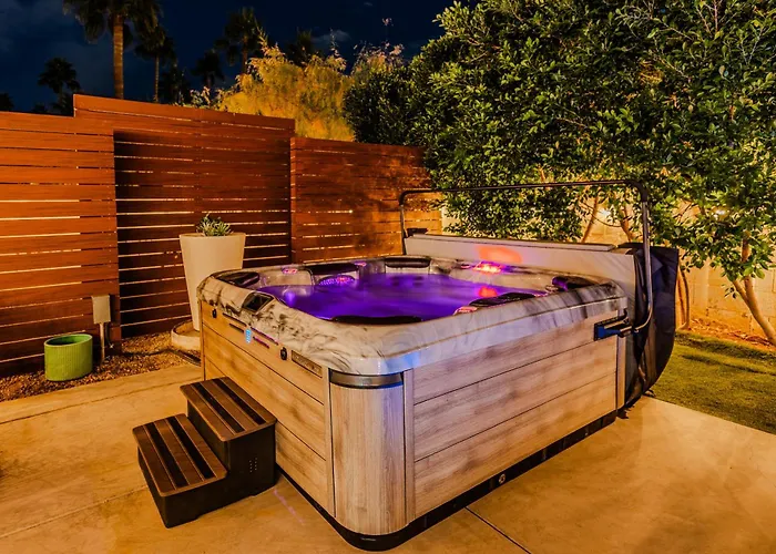 Holiday home Luxury Retreat With Heated Pool, Hot Tub, Fire Pit & Game & Sleeps 12 *