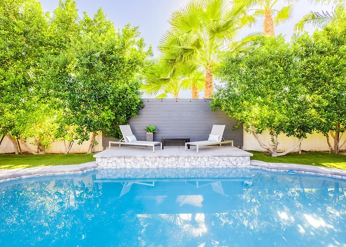 Luxury Retreat With Heated Pool, Hot Tub, Fire Pit & Game & Sleeps 12 Holiday home *