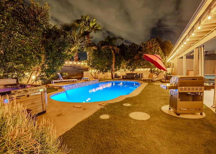 Luxury Retreat With Heated Pool, Hot Tub, Fire Pit & Game & Sleeps 12 Holiday home