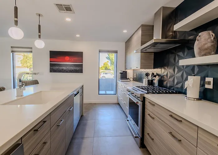 Luxury Retreat With Heated Pool, Hot Tub, Fire Pit & Game & Sleeps 12