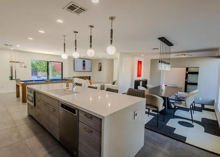 Luxury Retreat With Heated Pool, Hot Tub, Fire Pit & Game & Sleeps 12 * Scottsdale