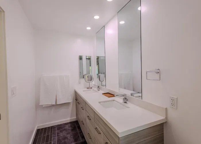 Luxury Retreat With Heated Pool, Hot Tub, Fire Pit & Game & Sleeps 12 * Scottsdale