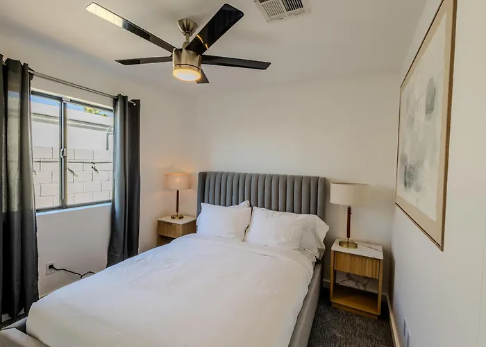 Luxury Retreat With Heated Pool, Hot Tub, Fire Pit & Game & Sleeps 12 * Scottsdale