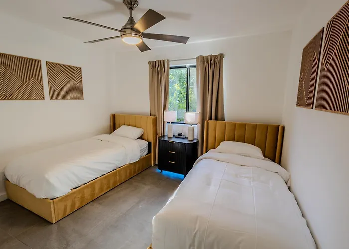 Luxury Retreat With Heated Pool, Hot Tub, Fire Pit & Game & Sleeps 12 * Scottsdale