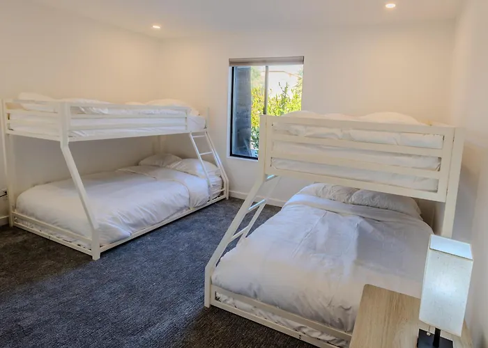 Luxury Retreat With Heated Pool, Hot Tub, Fire Pit & Game & Sleeps 12 Holiday home
