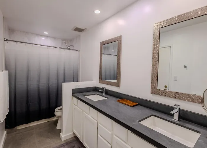 Holiday home Luxury Retreat With Heated Pool, Hot Tub, Fire Pit & Game & Sleeps 12 Scottsdale