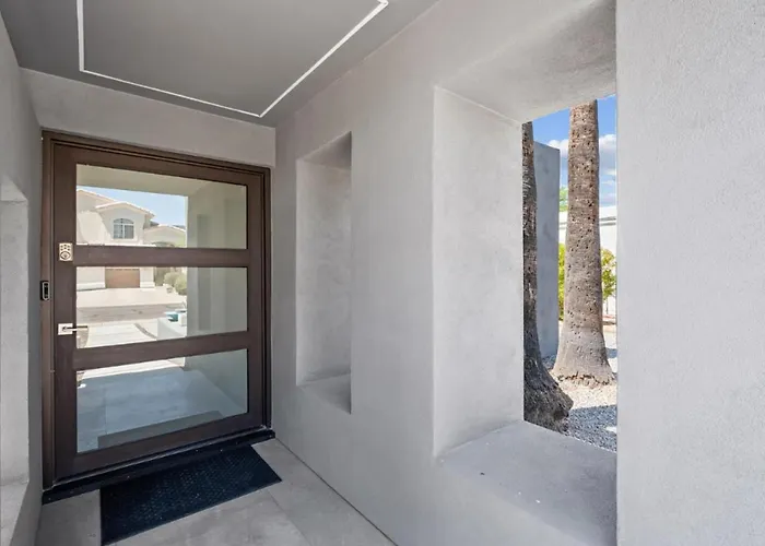 Luxury Retreat With Heated Pool, Hot Tub, Fire Pit & Game & Sleeps 12 Scottsdale